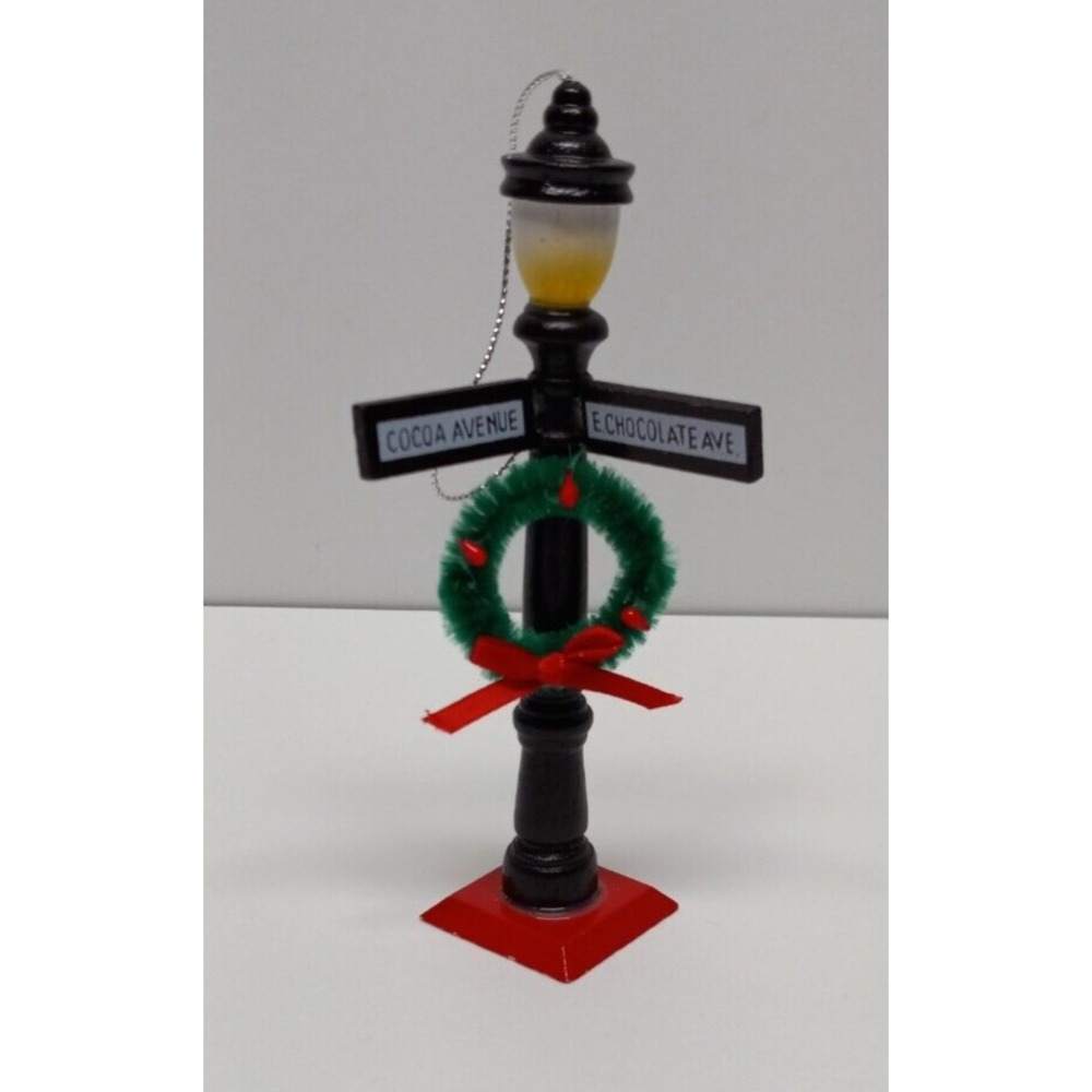 Cocoa Chocolate lamp post 1985 sign wooden Christmas ornament wreath deco